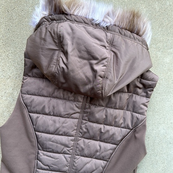 White House Black Market Puffer Vest Faux Fur Womens - Picture 8 of 10